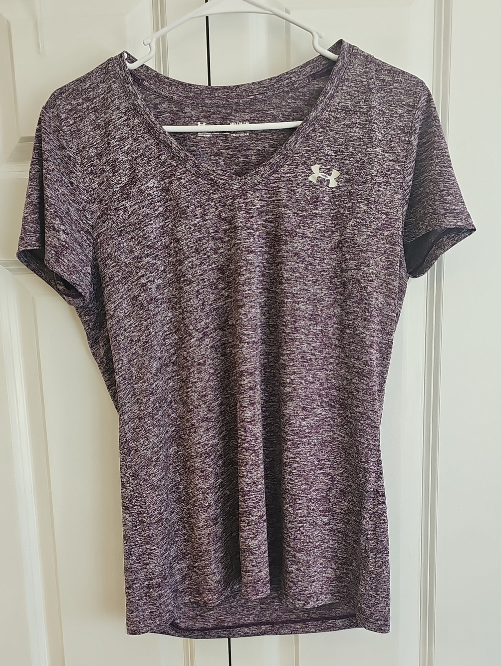 Under Armour Women’s Heathered Purple V-Neck Short Sleeve Tee